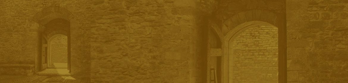 cvsm_muitas_pessoas_passam_em_frente_a_um_castelo_header_desktop cvsm_muitas_pessoas_passam_em_frente_a_um_castelo_header_desktop