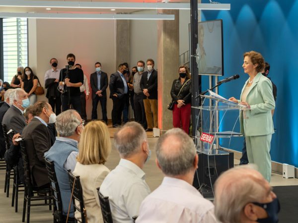 escola-profissionalizante-de-biotecnologia-e-doada-no-brasil-solenidade